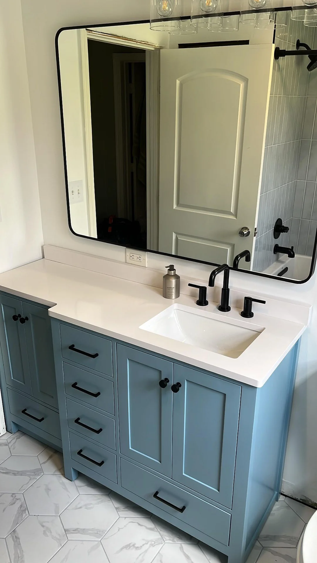 Single sink bathroom vanity design